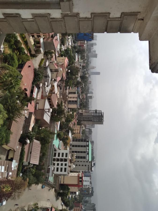 Elmos Hotel Addis Abeba Esterno foto