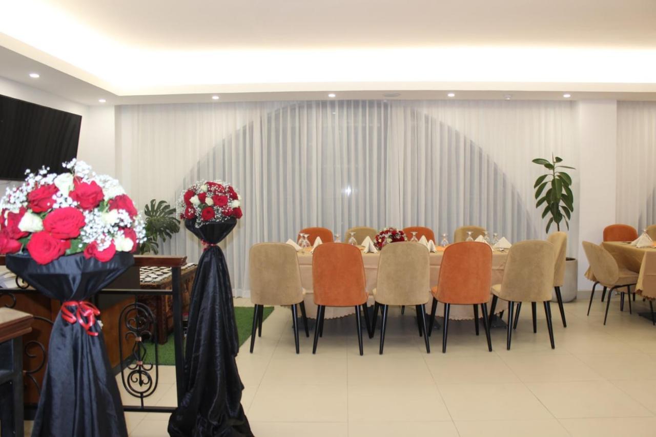 Elmos Hotel Addis Abeba Esterno foto