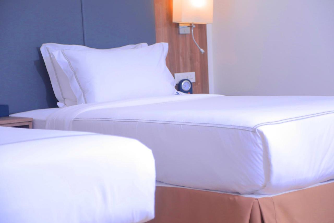 Elmos Hotel Addis Abeba Esterno foto