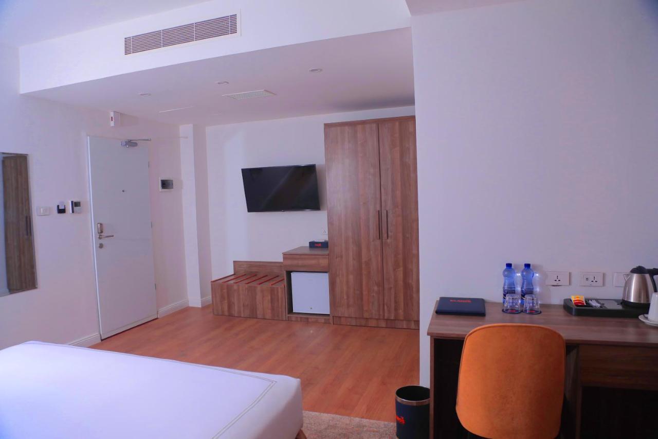 Elmos Hotel Addis Abeba Esterno foto